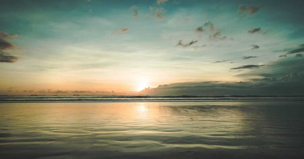 sunset-calm-water-surface-picturesque-twilight-asian-landscape-fall-sun (1)-min